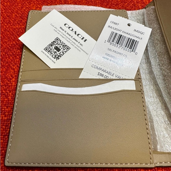 ❤️❤️❤️NWT Coach passport bag/case/cover in signature monogram canvas ❤️❤… - Picture 5 of 11